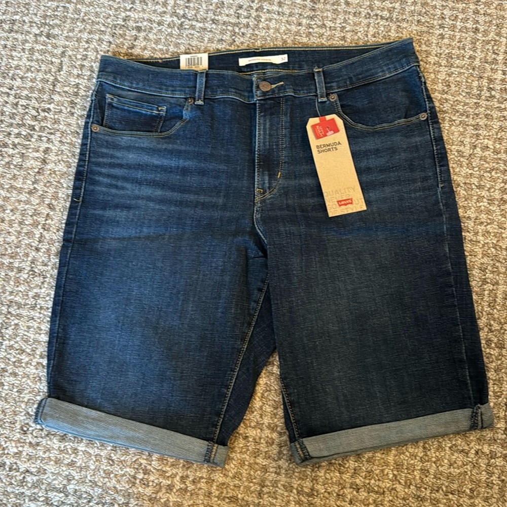 Levi’s Bermuda shorts. Size 14/32. Mid rise